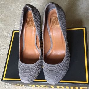 Pour La Victoire heels